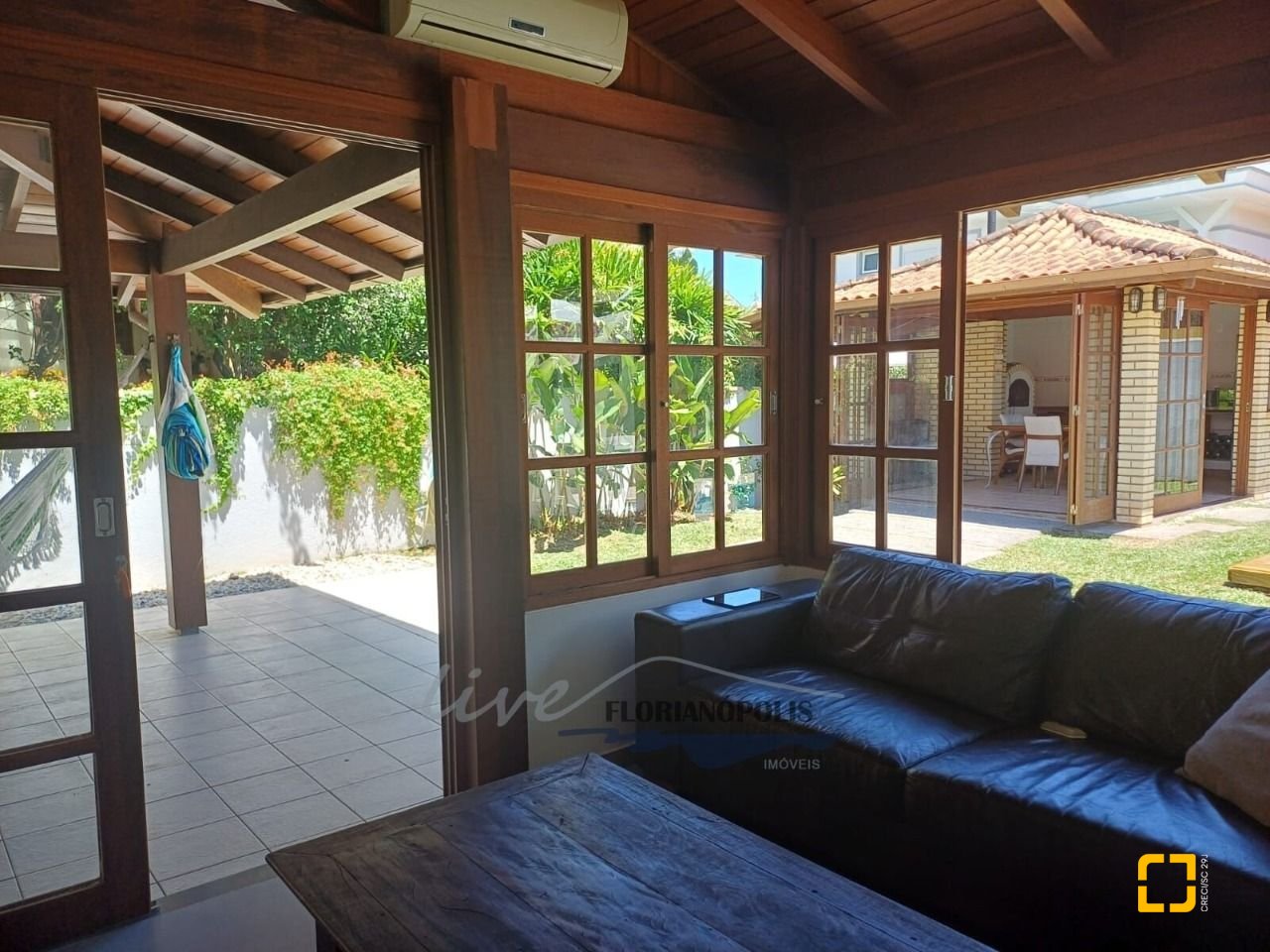 Casa com 200m², 5 quartos (sendo 1 suíte), 3 garagens, no bairro Jurerê Internacional em Florianópolis