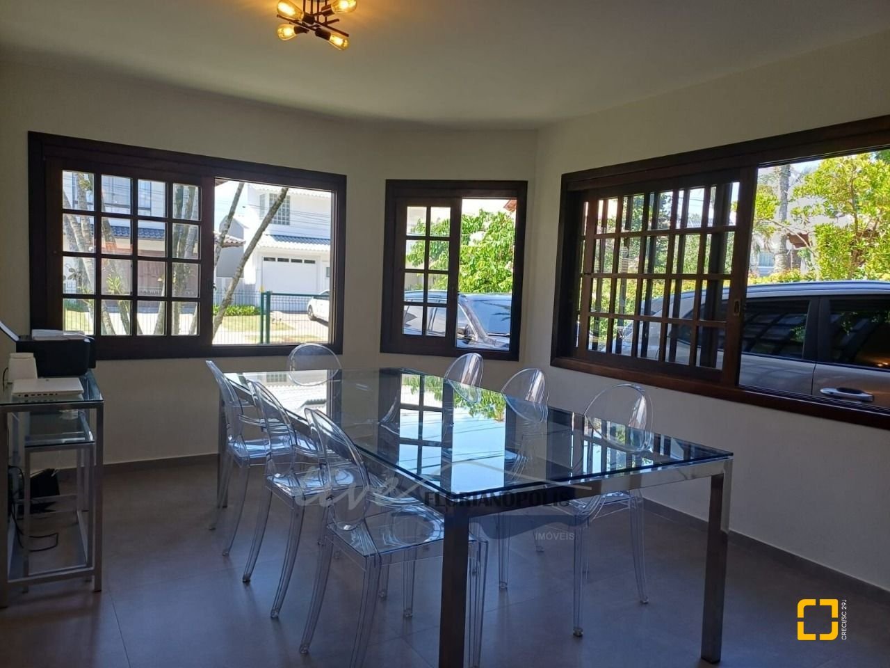 Casa com 200m², 5 quartos (sendo 1 suíte), 3 garagens, no bairro Jurerê Internacional em Florianópolis