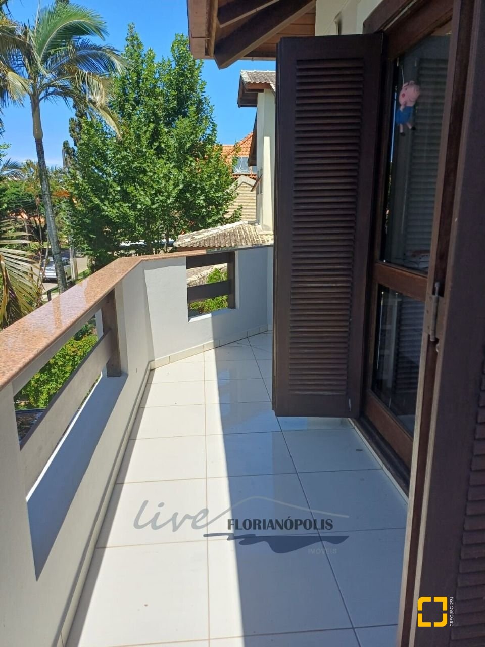 Casa com 200m², 5 quartos (sendo 1 suíte), 3 garagens, no bairro Jurerê Internacional em Florianópolis
