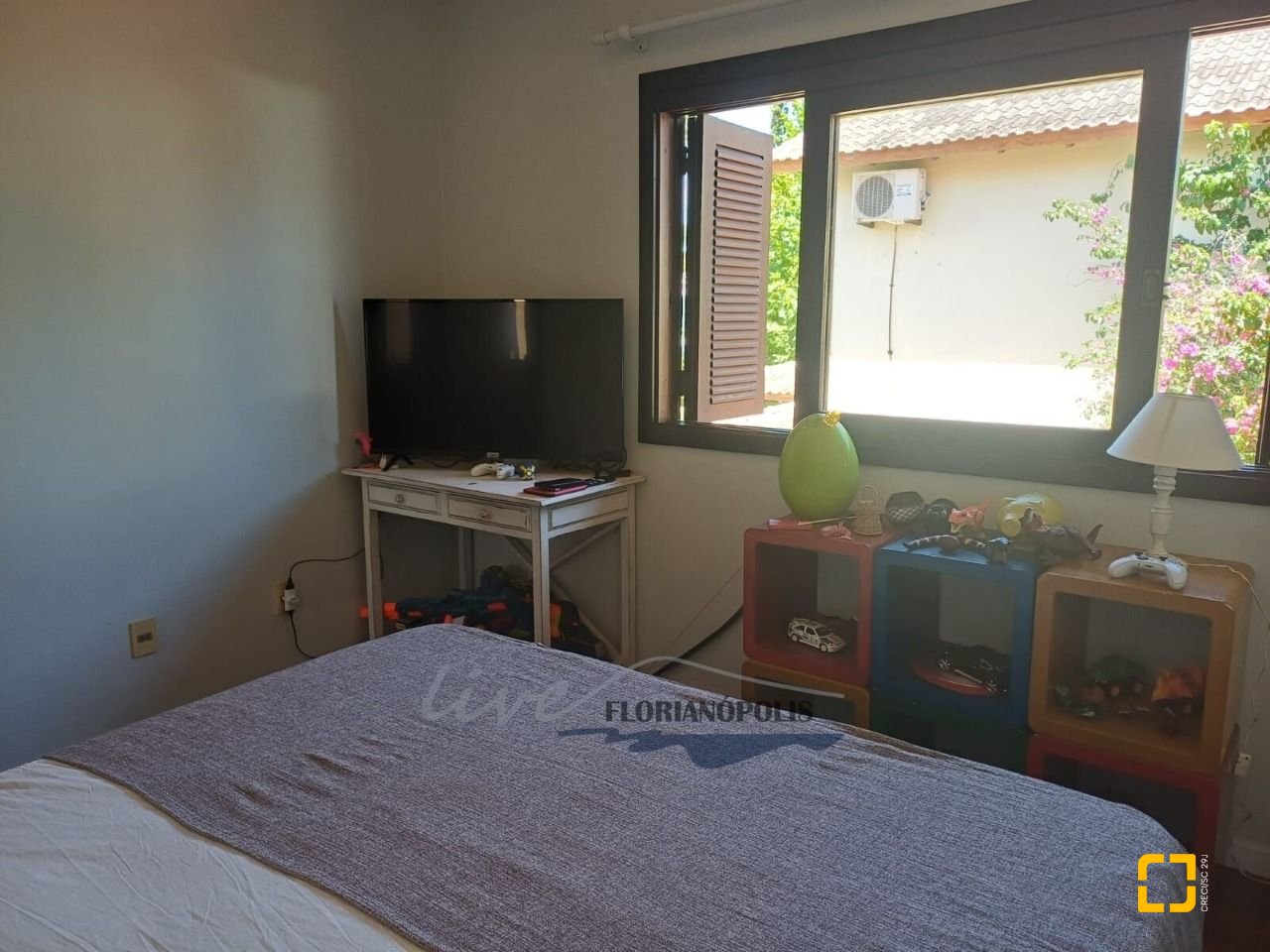 Casa com 200m², 5 quartos (sendo 1 suíte), 3 garagens, no bairro Jurerê Internacional em Florianópolis