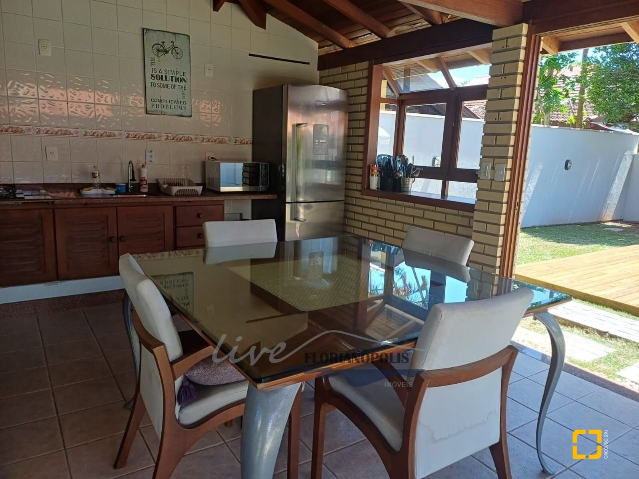 Casa com 200m², 5 quartos (sendo 1 suíte), 3 garagens, no bairro Jurerê Internacional em Florianópolis