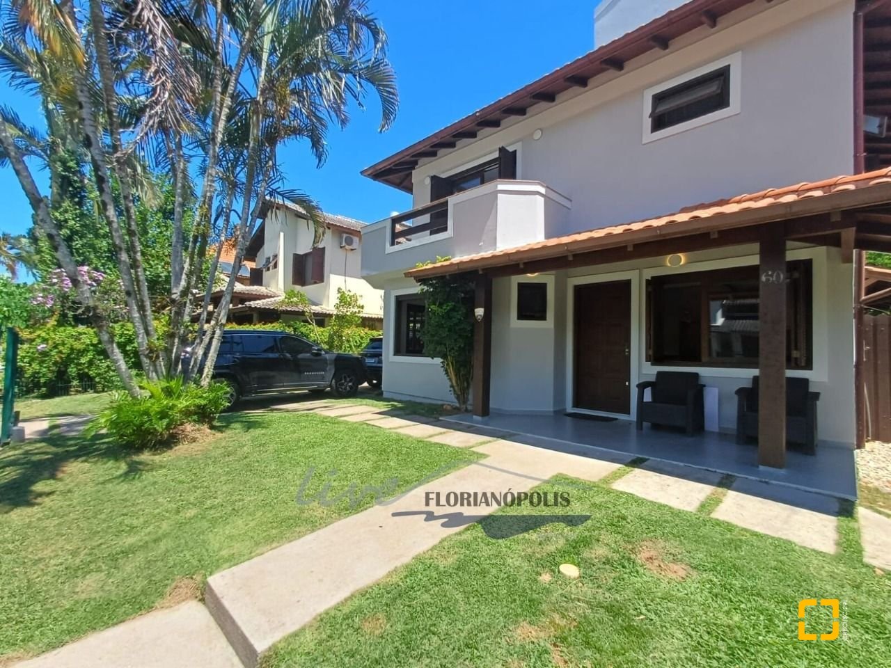 Casa com 200m², 5 quartos (sendo 1 suíte), 3 garagens, no bairro Jurerê Internacional em Florianópolis