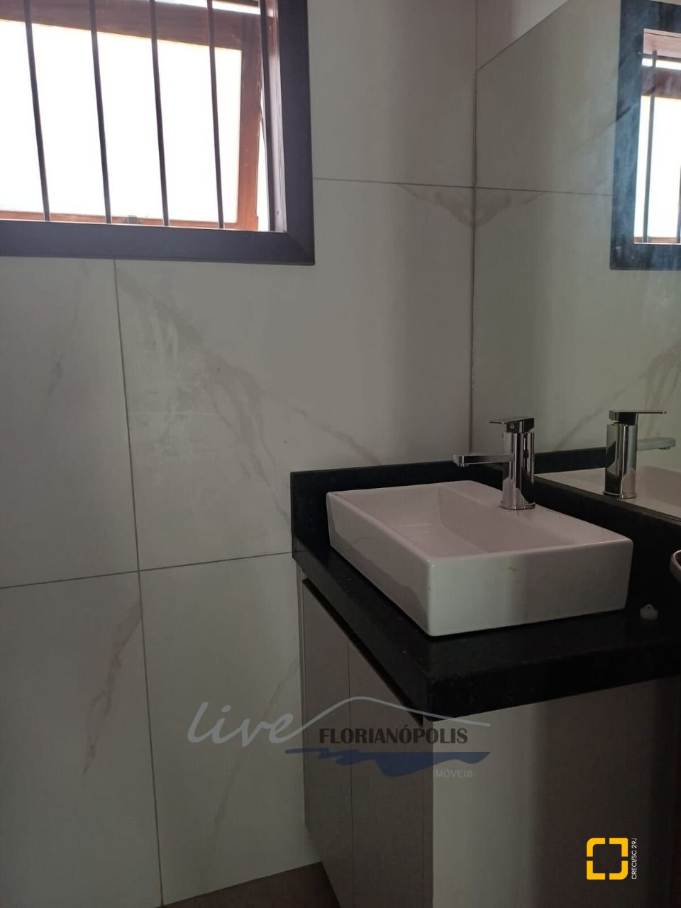 Casa com 200m², 5 quartos (sendo 1 suíte), 3 garagens, no bairro Jurerê Internacional em Florianópolis