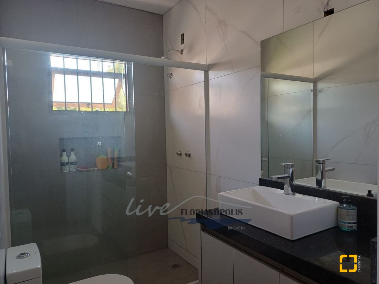 Casa com 200m², 5 quartos (sendo 1 suíte), 3 garagens, no bairro Jurerê Internacional em Florianópolis