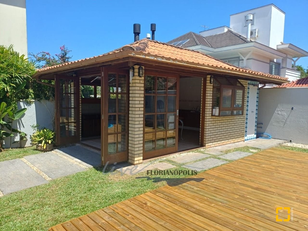 Casa com 200m², 5 quartos (sendo 1 suíte), 3 garagens, no bairro Jurerê Internacional em Florianópolis