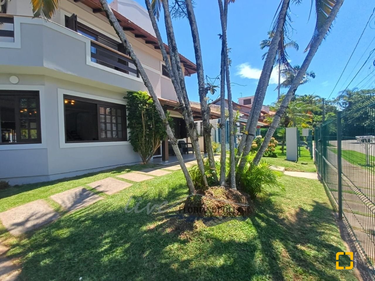 Casa com 200m², 5 quartos (sendo 1 suíte), 3 garagens, no bairro Jurerê Internacional em Florianópolis