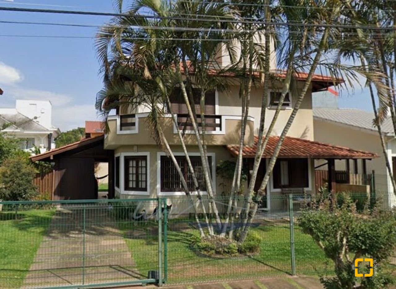 Casa com 200m², 5 quartos (sendo 1 suíte), 3 garagens, no bairro Jurerê Internacional em Florianópolis