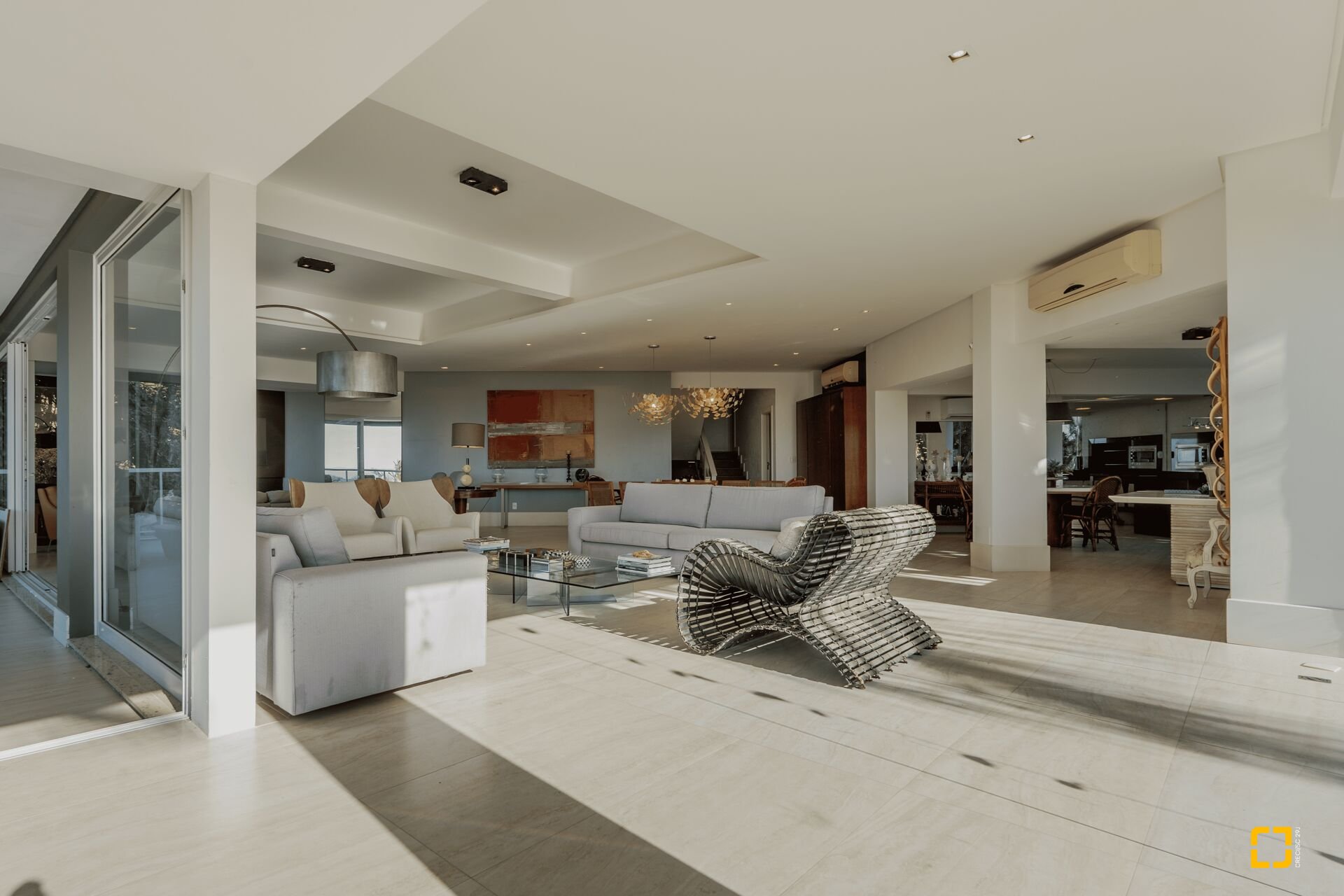 Casa com 818m², 6 quartos (sendo 4 suítes), 4 garagens, no bairro Canajurê em Florianópolis