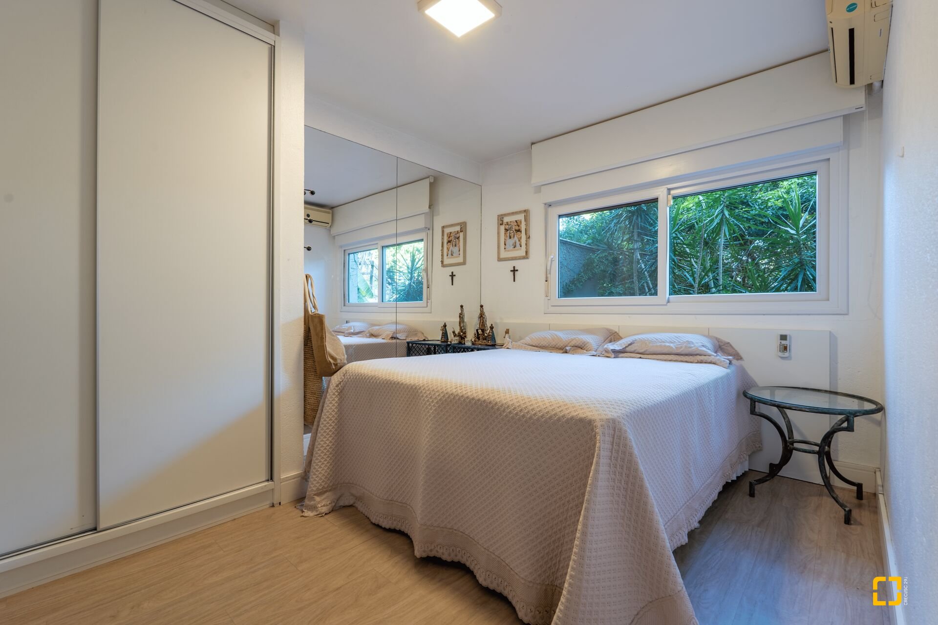 Casa com 818m², 6 quartos (sendo 4 suítes), 4 garagens, no bairro Canajurê em Florianópolis