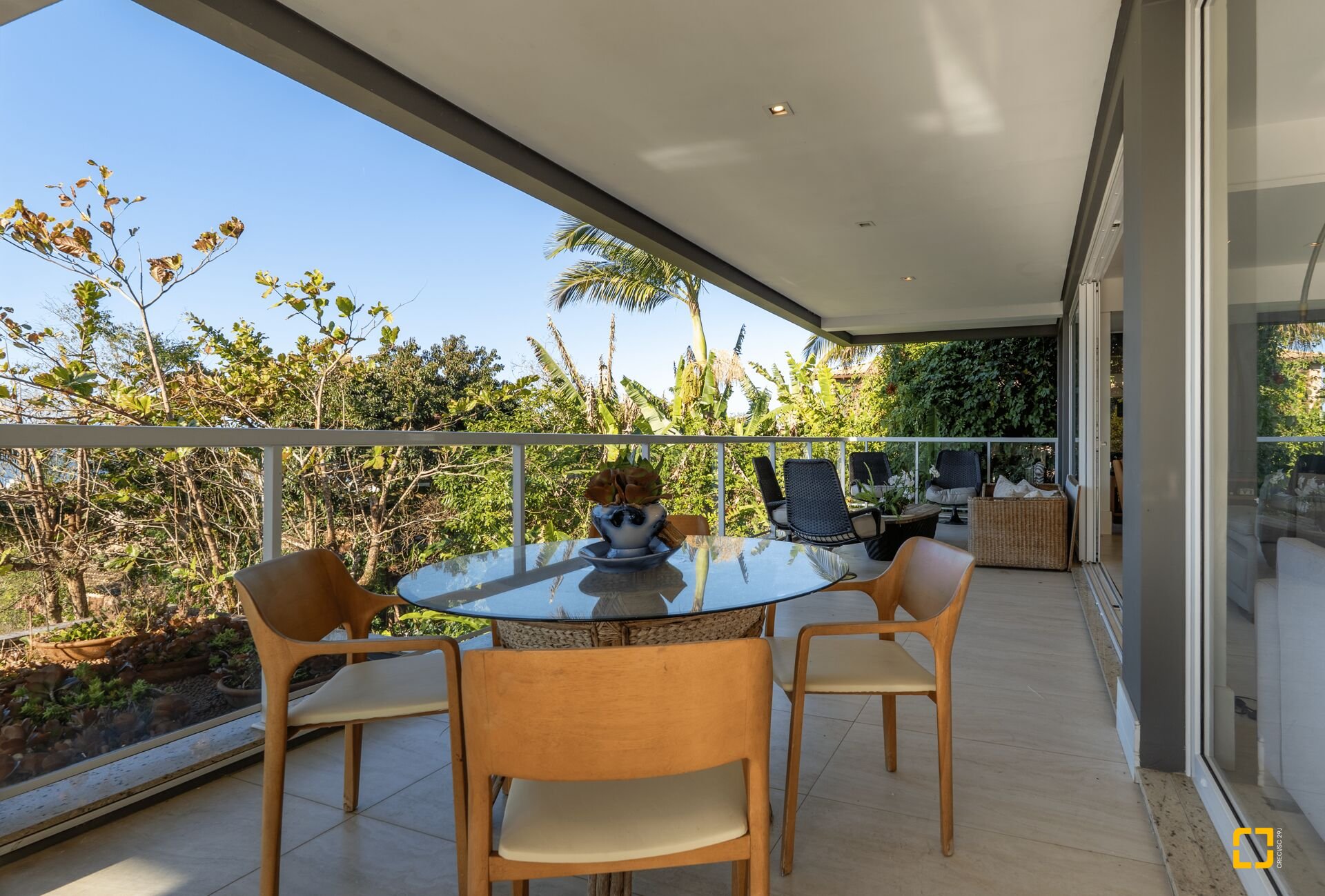 Casa com 818m², 6 quartos (sendo 4 suítes), 4 garagens, no bairro Canajurê em Florianópolis