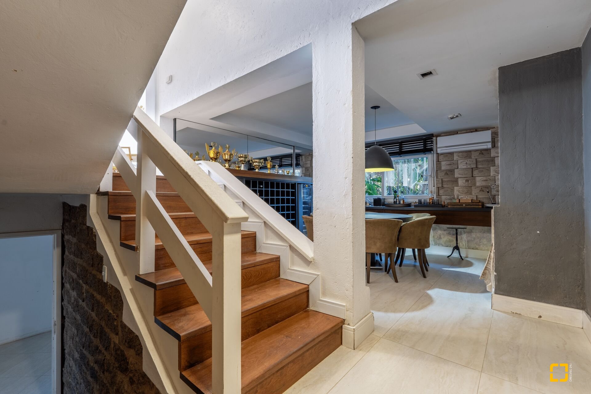 Casa com 818m², 6 quartos (sendo 4 suítes), 4 garagens, no bairro Canajurê em Florianópolis