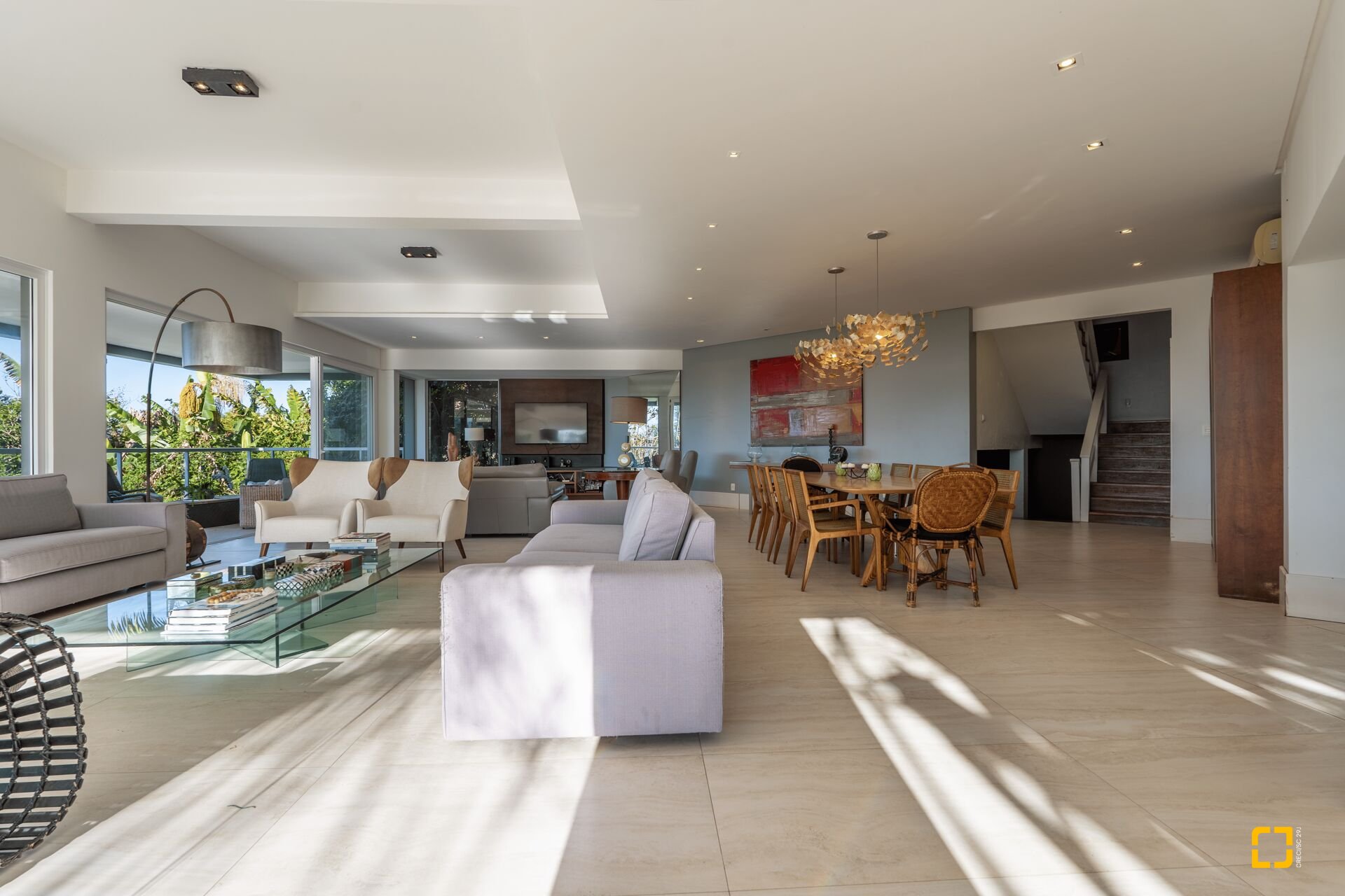 Casa com 818m², 6 quartos (sendo 4 suítes), 4 garagens, no bairro Canajurê em Florianópolis