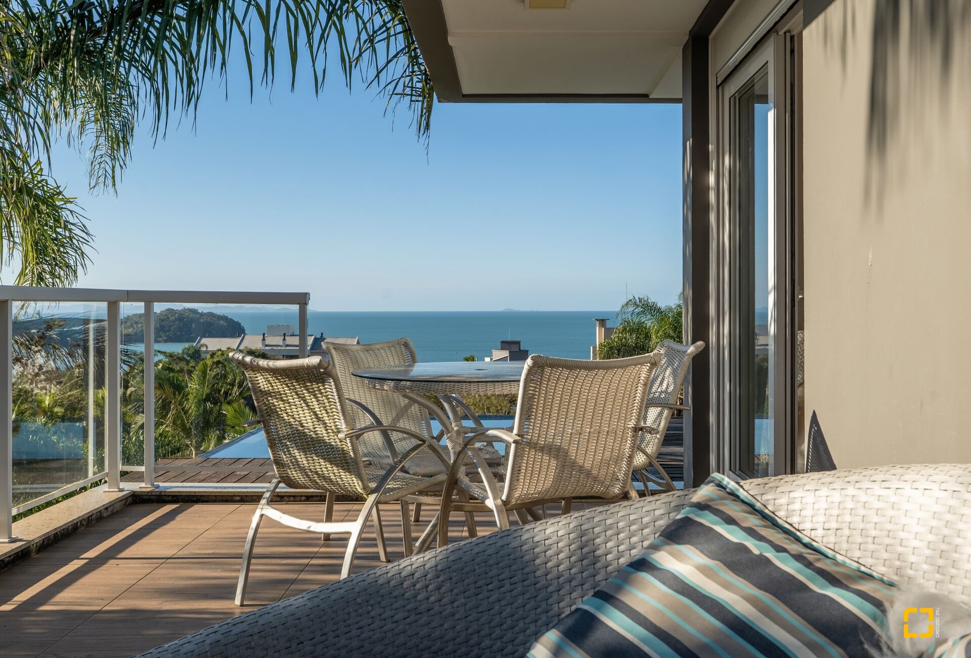 Casa com 818m², 6 quartos (sendo 4 suítes), 4 garagens, no bairro Canajurê em Florianópolis