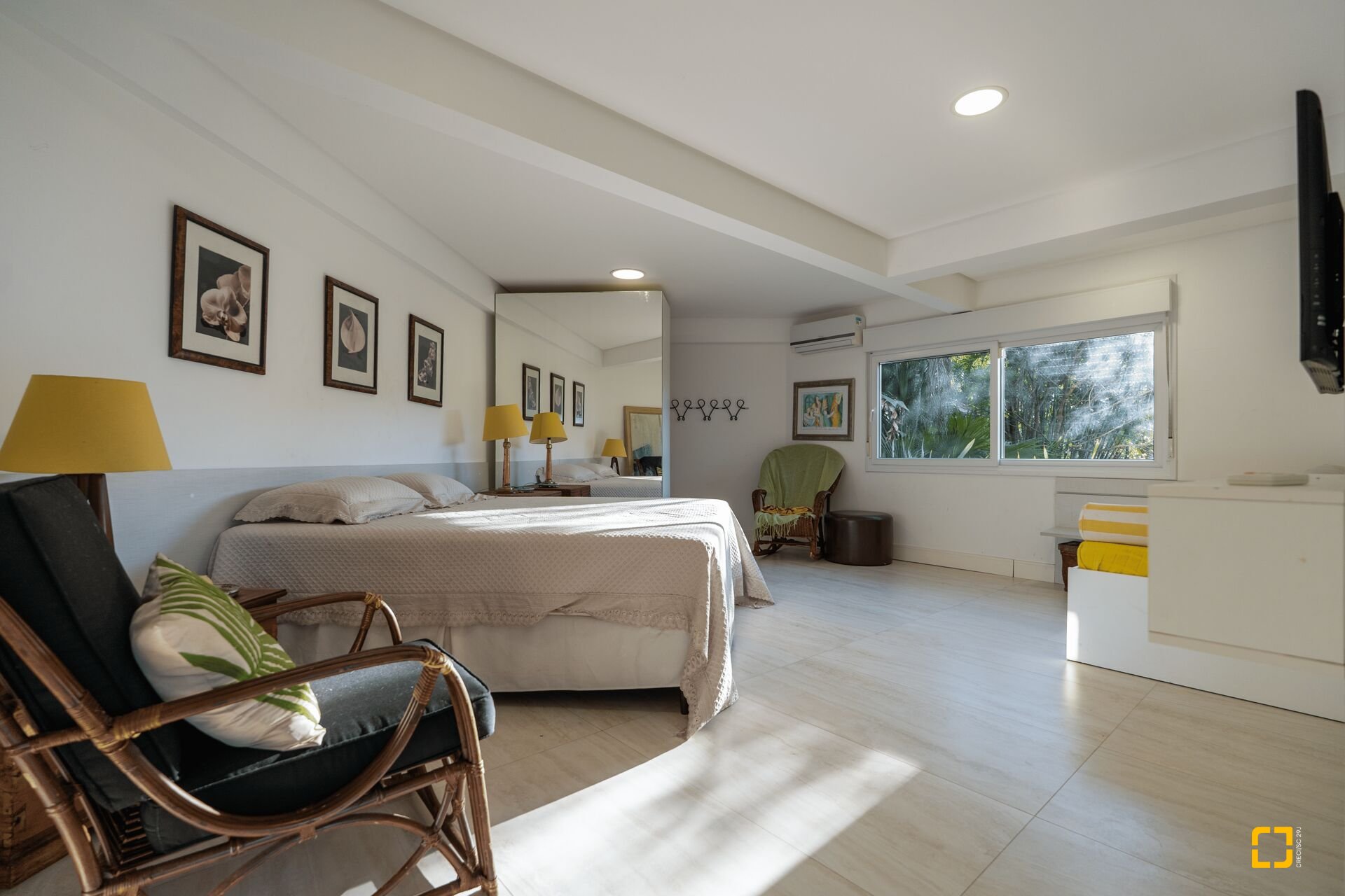 Casa com 818m², 6 quartos (sendo 4 suítes), 4 garagens, no bairro Canajurê em Florianópolis