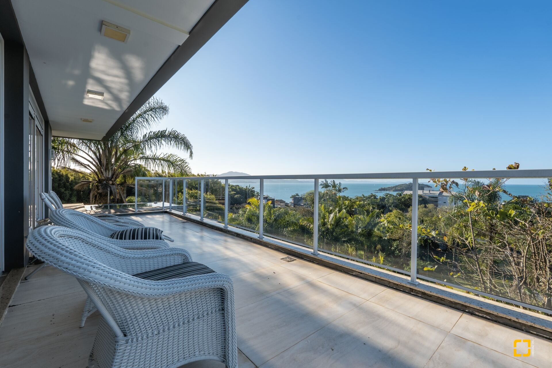 Casa com 818m², 6 quartos (sendo 4 suítes), 4 garagens, no bairro Canajurê em Florianópolis