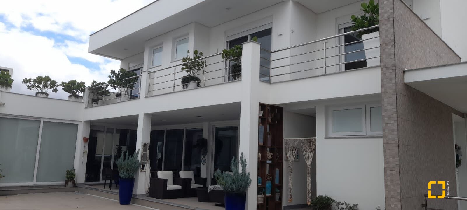 Casa com 421m², 8 quartos (sendo 4 suítes), 4 garagens, no bairro Jurerê em Florianópolis