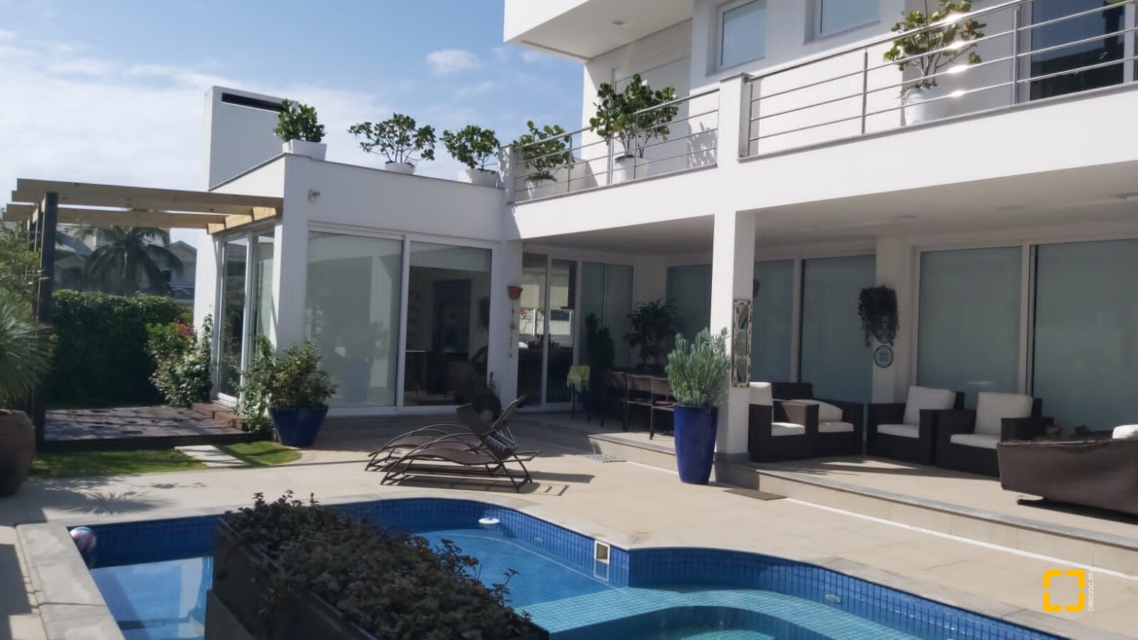 Casa com 421m², 8 quartos (sendo 4 suítes), 4 garagens, no bairro Jurerê em Florianópolis