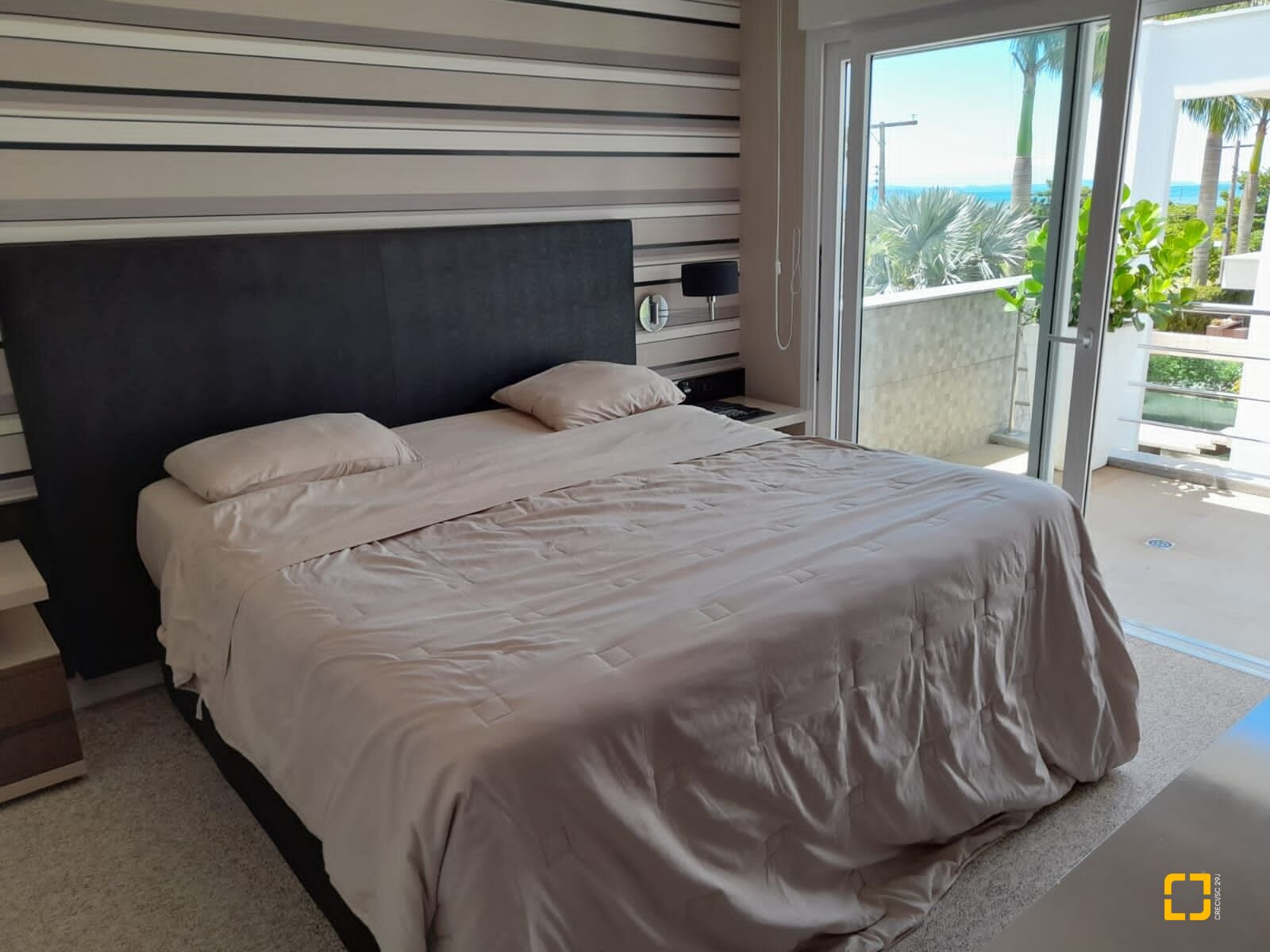 Casa com 421m², 8 quartos (sendo 4 suítes), 4 garagens, no bairro Jurerê em Florianópolis