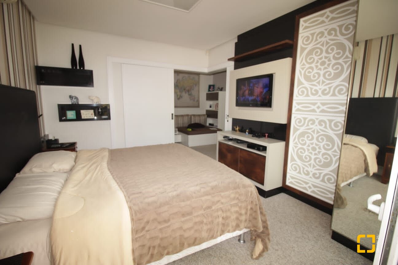 Casa com 421m², 8 quartos (sendo 4 suítes), 4 garagens, no bairro Jurerê em Florianópolis