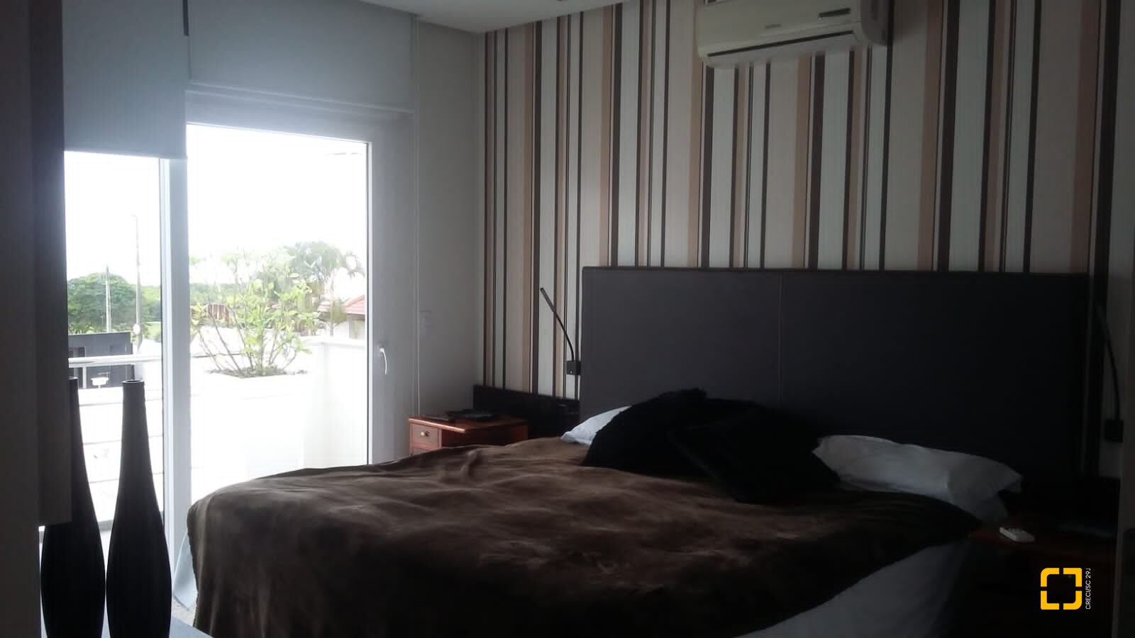 Casa com 421m², 8 quartos (sendo 4 suítes), 4 garagens, no bairro Jurerê em Florianópolis