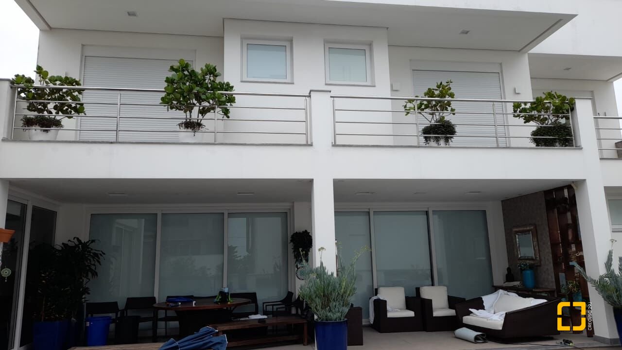 Casa com 421m², 8 quartos (sendo 4 suítes), 4 garagens, no bairro Jurerê em Florianópolis