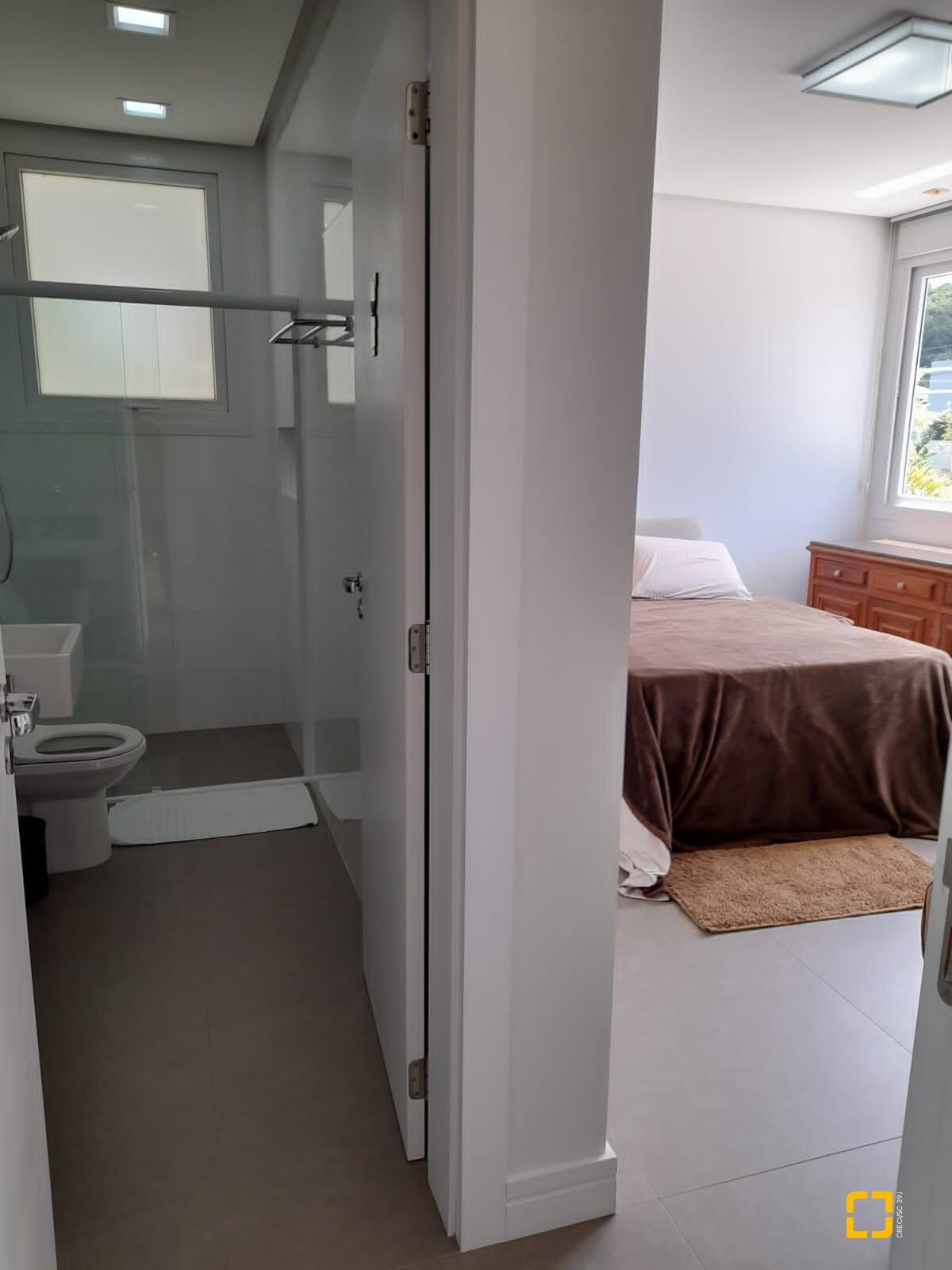 Casa com 421m², 8 quartos (sendo 4 suítes), 4 garagens, no bairro Jurerê em Florianópolis
