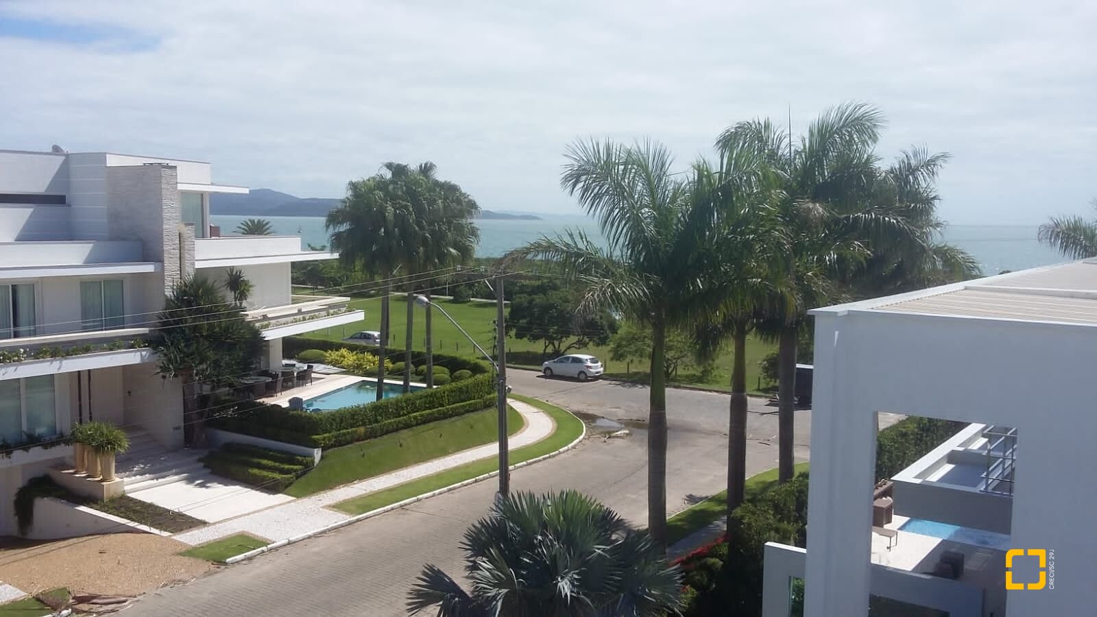 Casa com 421m², 8 quartos (sendo 4 suítes), 4 garagens, no bairro Jurerê em Florianópolis