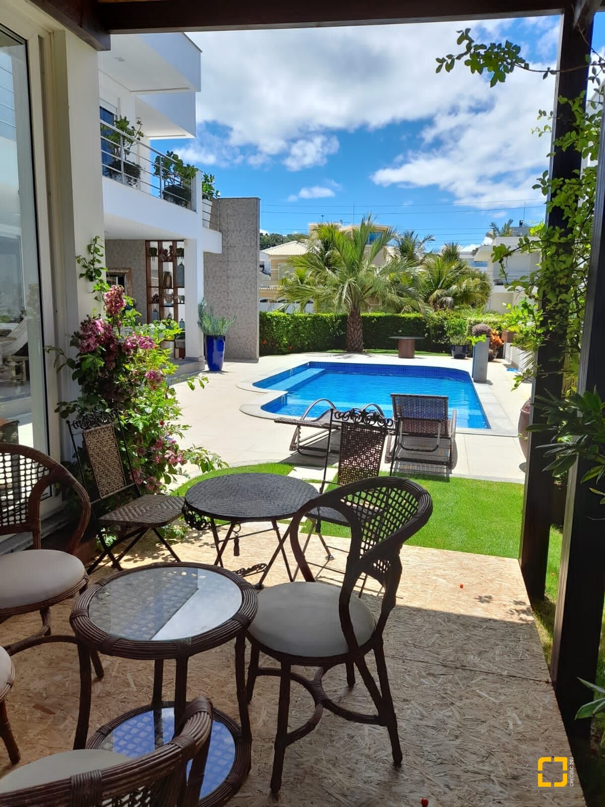 Casa com 421m², 8 quartos (sendo 4 suítes), 4 garagens, no bairro Jurerê em Florianópolis