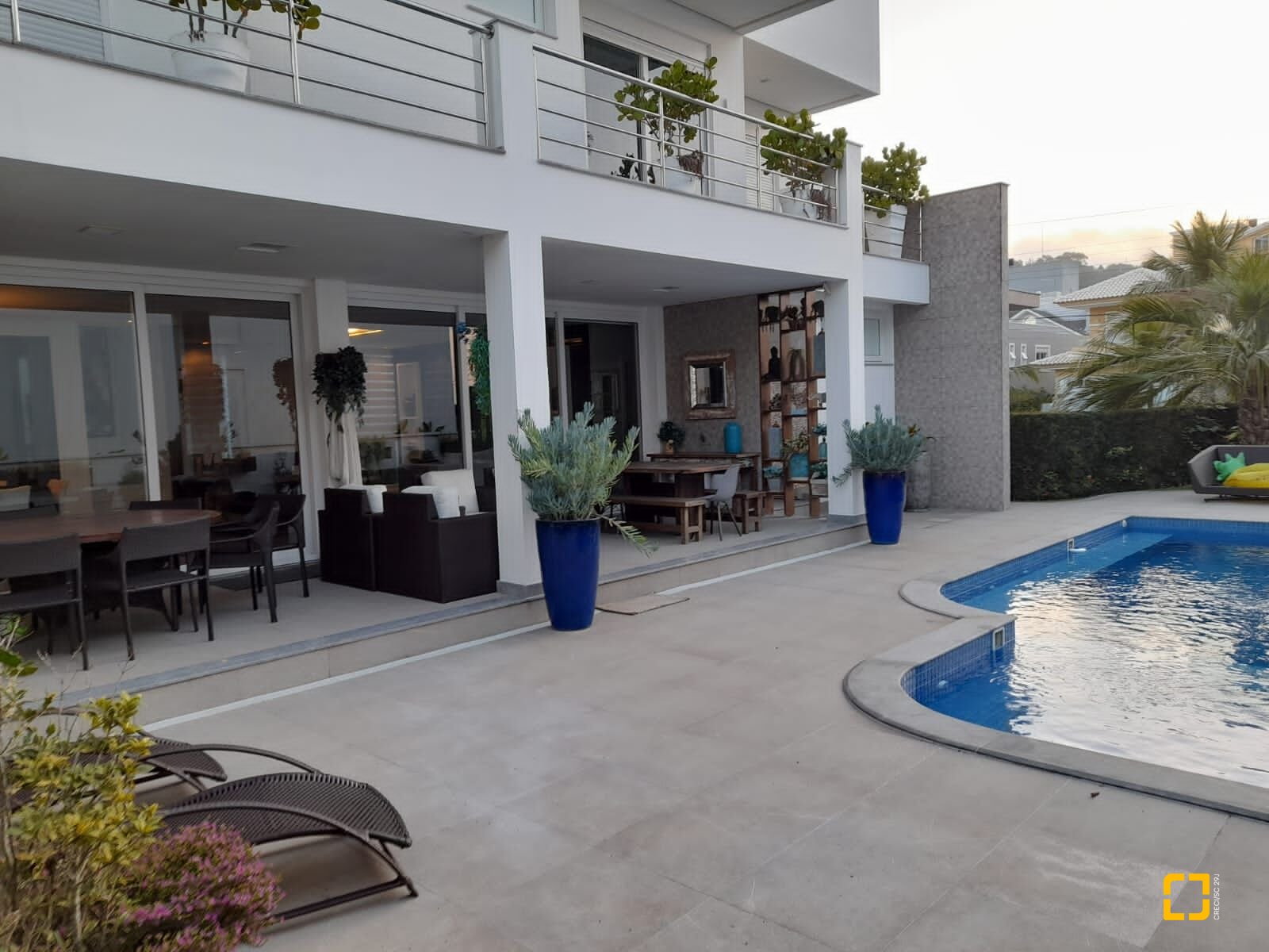 Casa com 421m², 8 quartos (sendo 4 suítes), 4 garagens, no bairro Jurerê em Florianópolis