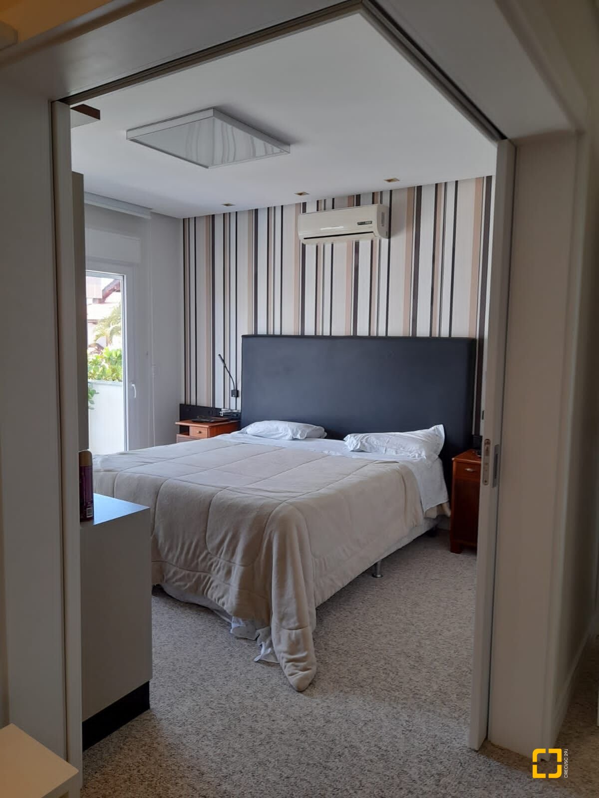 Casa com 421m², 8 quartos (sendo 4 suítes), 4 garagens, no bairro Jurerê em Florianópolis