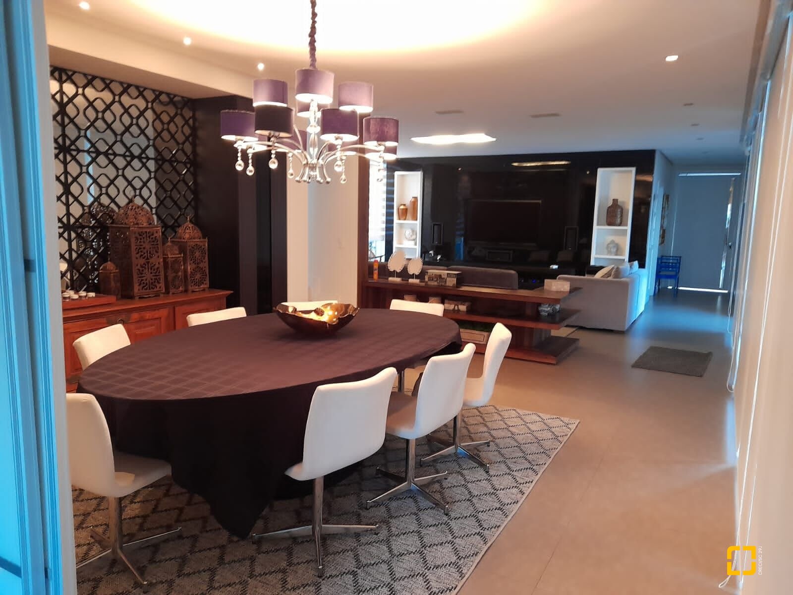 Casa com 421m², 8 quartos (sendo 4 suítes), 4 garagens, no bairro Jurerê em Florianópolis