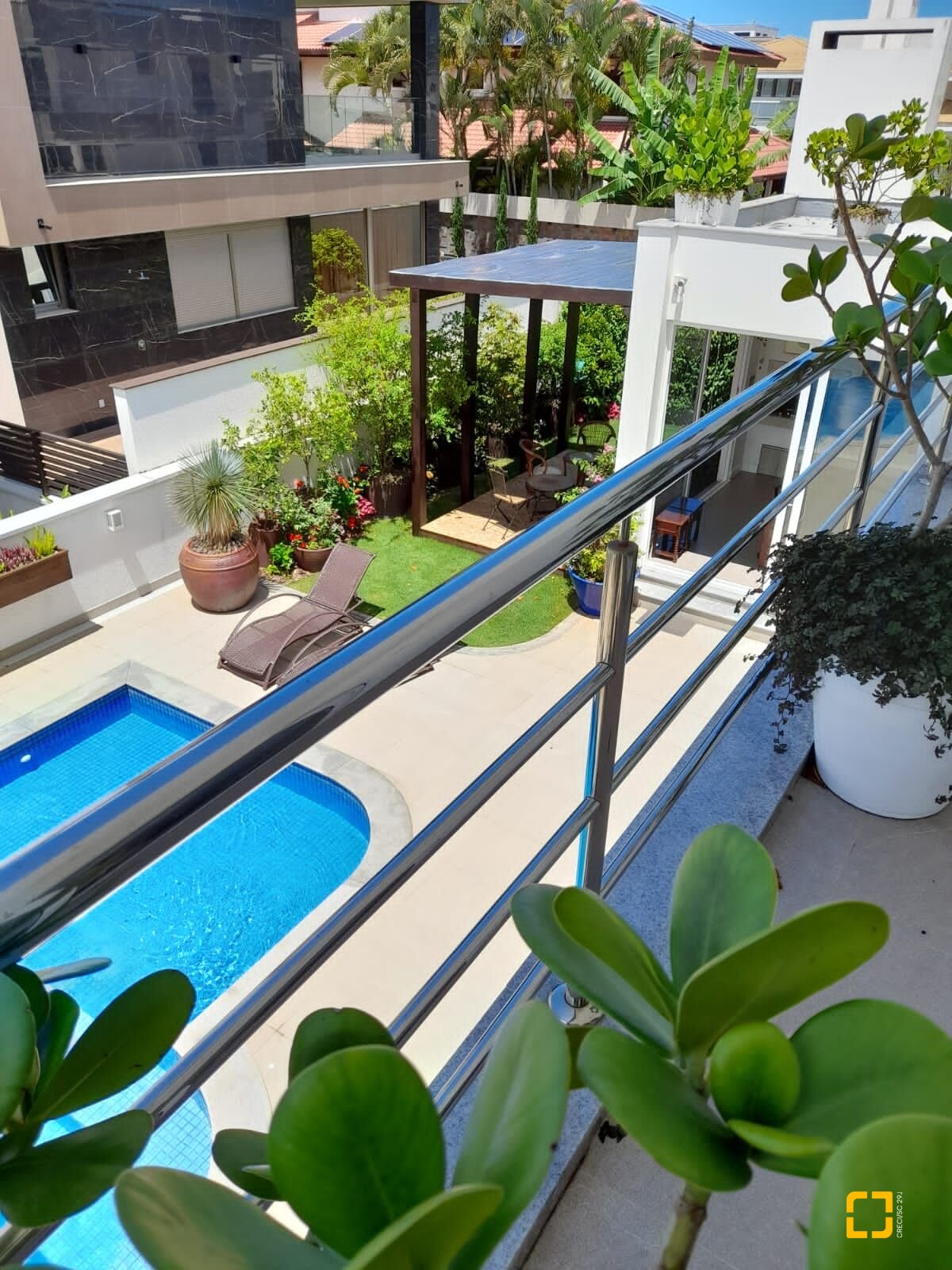 Casa com 421m², 8 quartos (sendo 4 suítes), 4 garagens, no bairro Jurerê em Florianópolis