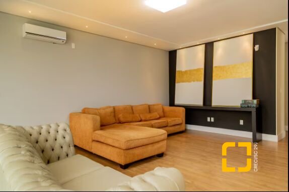 Casa com 650m², 13 quartos (sendo 6 suítes), 5 garagens, no bairro Jurerê Internacional em Florianópolis