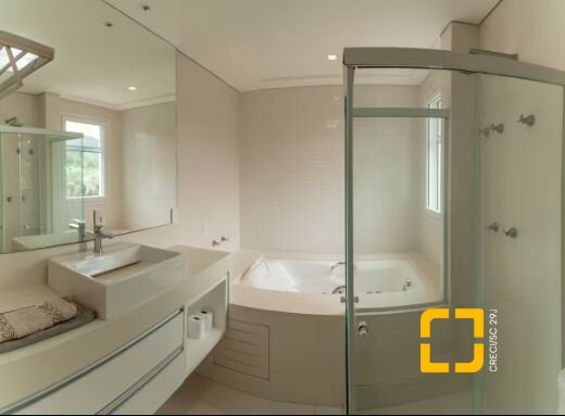 Casa com 650m², 13 quartos (sendo 6 suítes), 5 garagens, no bairro Jurerê Internacional em Florianópolis