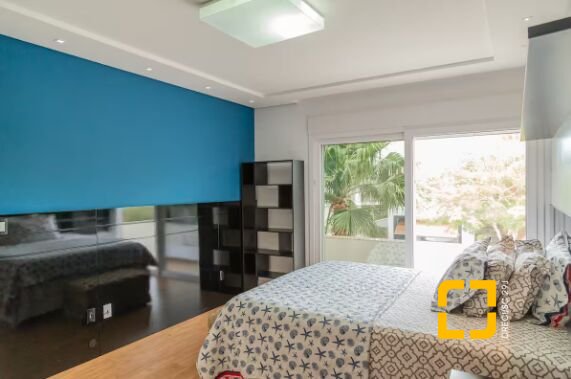 Casa com 650m², 13 quartos (sendo 6 suítes), 5 garagens, no bairro Jurerê Internacional em Florianópolis