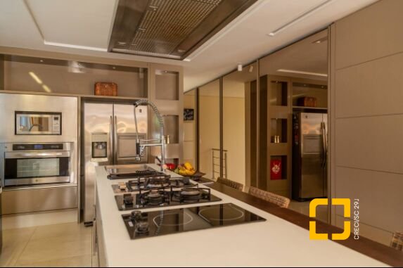 Casa com 650m², 13 quartos (sendo 6 suítes), 5 garagens, no bairro Jurerê Internacional em Florianópolis
