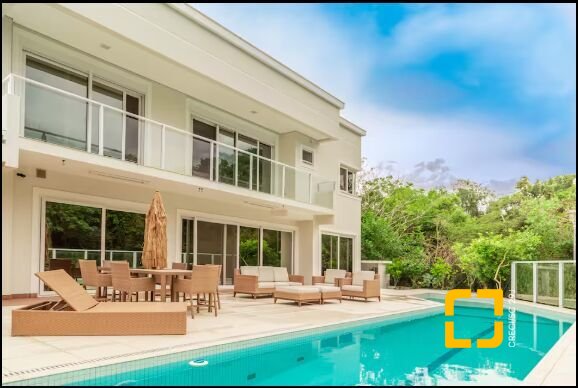 Casa com 650m², 13 quartos (sendo 6 suítes), 5 garagens, no bairro Jurerê Internacional em Florianópolis