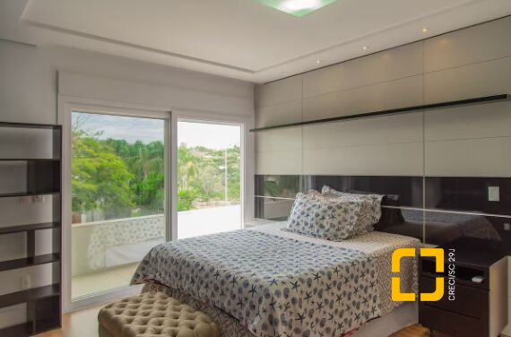 Casa com 650m², 13 quartos (sendo 6 suítes), 5 garagens, no bairro Jurerê Internacional em Florianópolis