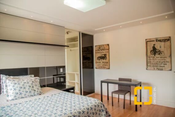 Casa com 650m², 13 quartos (sendo 6 suítes), 5 garagens, no bairro Jurerê Internacional em Florianópolis