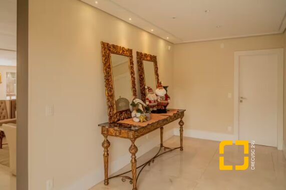 Casa com 650m², 13 quartos (sendo 6 suítes), 5 garagens, no bairro Jurerê Internacional em Florianópolis