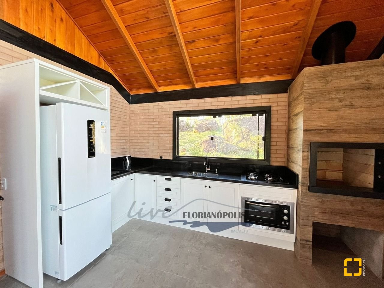 Casa com 200m², 3 quartos (sendo 2 suítes), 3 garagens, no bairro Rancho Queimado em Rancho Queimado