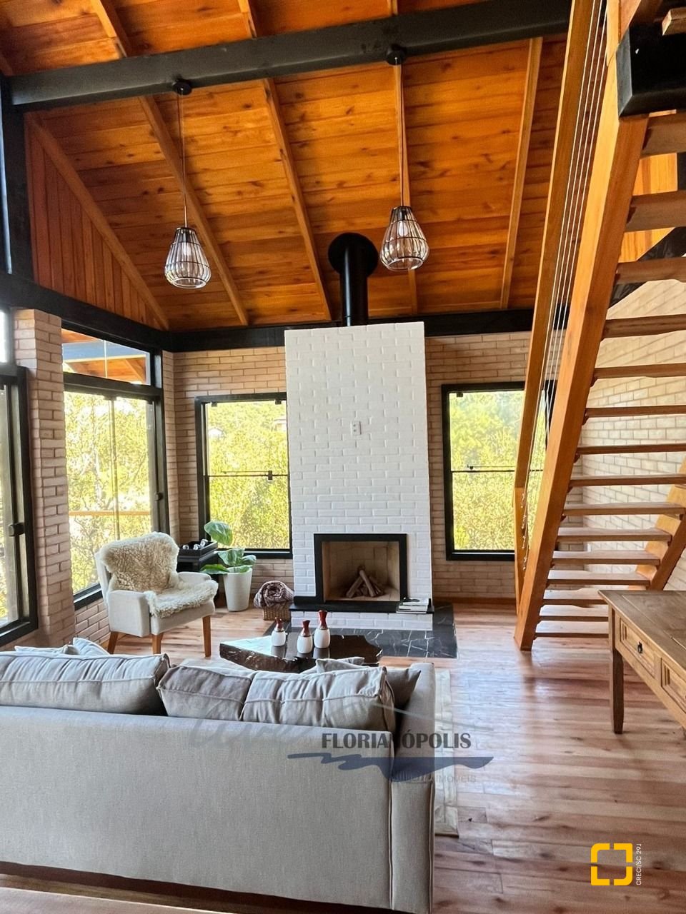 Casa com 200m², 3 quartos (sendo 2 suítes), 3 garagens, no bairro Rancho Queimado em Rancho Queimado