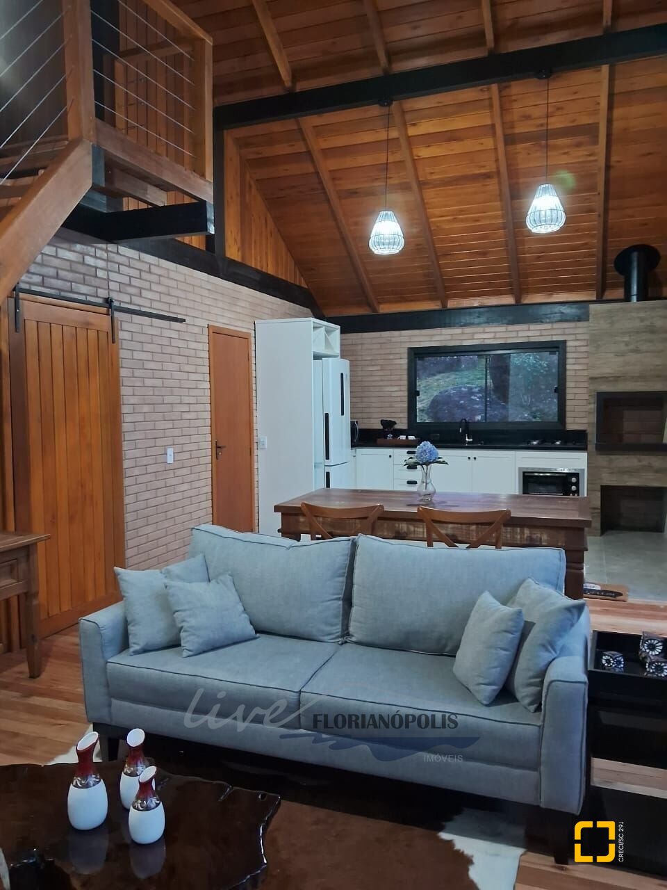 Casa com 200m², 3 quartos (sendo 2 suítes), 3 garagens, no bairro Rancho Queimado em Rancho Queimado
