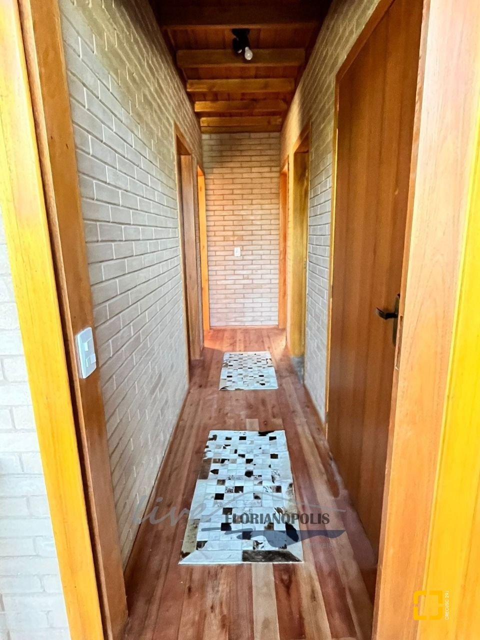 Casa com 200m², 3 quartos (sendo 2 suítes), 3 garagens, no bairro Rancho Queimado em Rancho Queimado