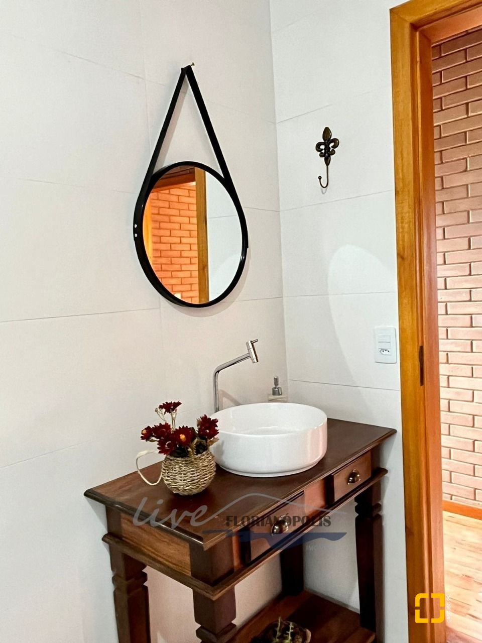 Casa com 200m², 3 quartos (sendo 2 suítes), 3 garagens, no bairro Rancho Queimado em Rancho Queimado