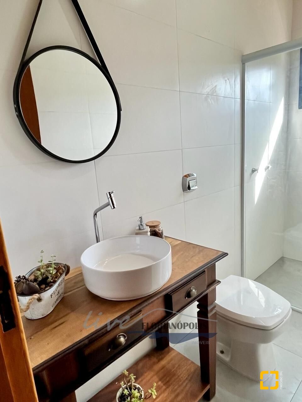 Casa com 200m², 3 quartos (sendo 2 suítes), 3 garagens, no bairro Rancho Queimado em Rancho Queimado