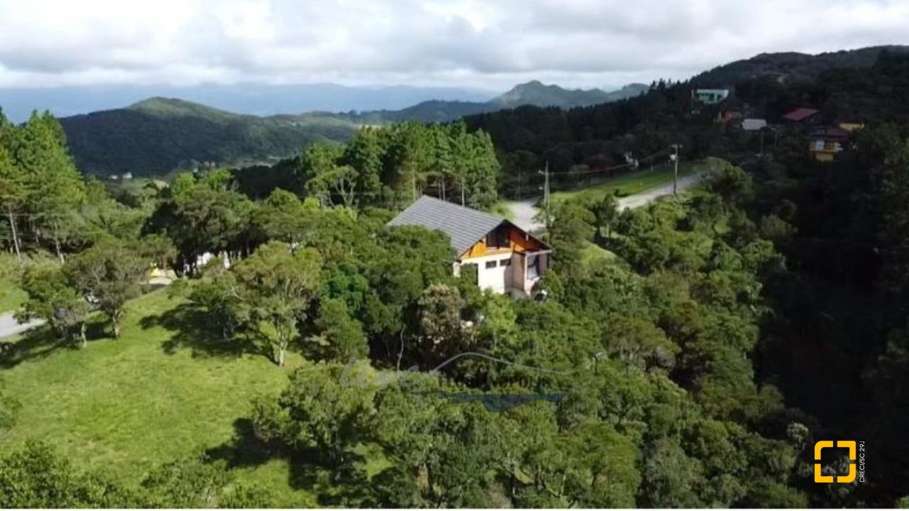 Casa com 200m², 3 quartos (sendo 2 suítes), 3 garagens, no bairro Rancho Queimado em Rancho Queimado