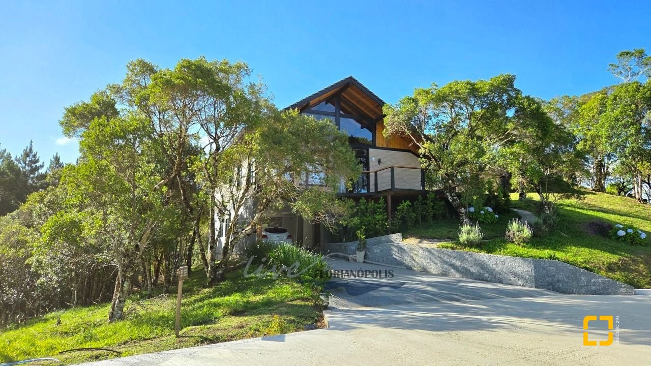 Casa com 200m², 3 quartos (sendo 2 suítes), 3 garagens, no bairro Rancho Queimado em Rancho Queimado