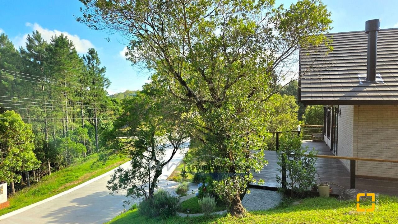 Casa com 200m², 3 quartos (sendo 2 suítes), 3 garagens, no bairro Rancho Queimado em Rancho Queimado