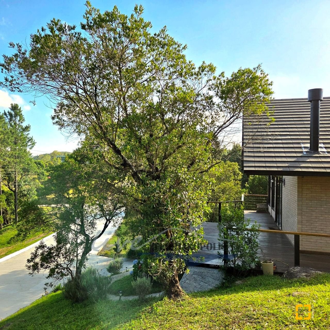 Casa com 200m², 3 quartos (sendo 2 suítes), 3 garagens, no bairro Rancho Queimado em Rancho Queimado
